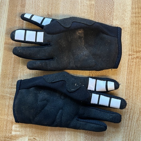 Fox Riding Gloves - Picture 2 of 3